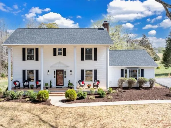 389 Hooker Farm Rd, Martinsville, VA 24112