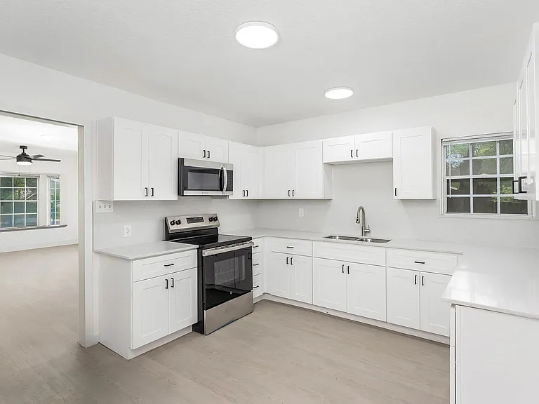 1135 Ceralvo St — Photo 2