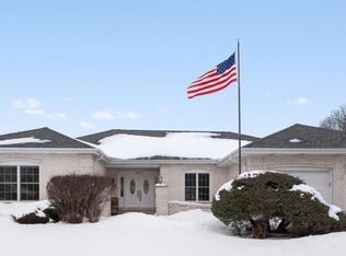 6523 Cambridge Rd, Willowbrook, IL 60527