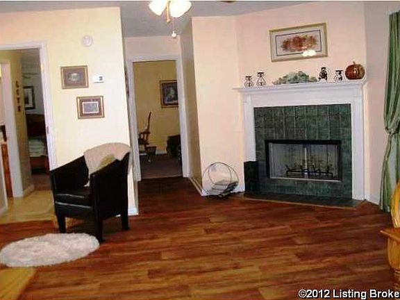 4th image of 166 Doe Run Ct