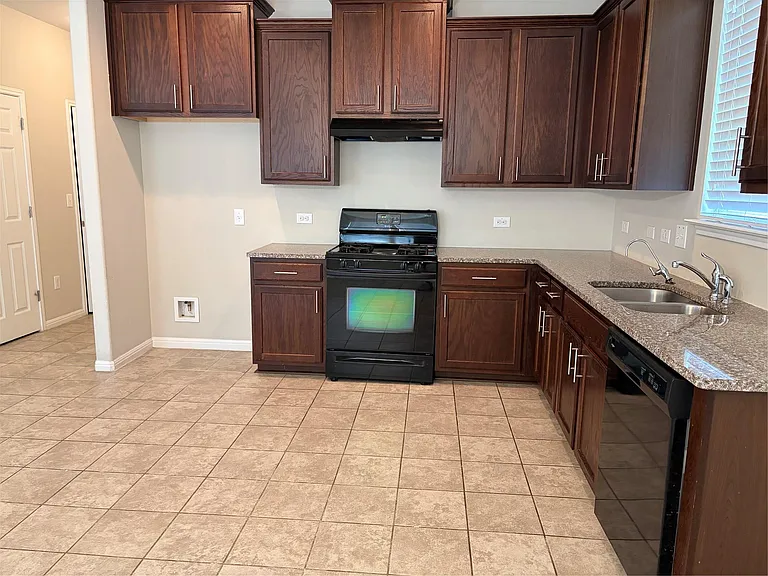 372 Eagle Brook Ln — Photo 15