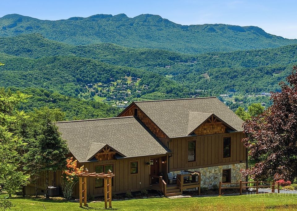 1st image of 470 Banner Grande Lane