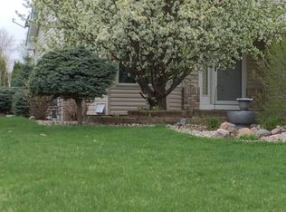 8632 Alisa Ct, Chanhassen, MN 55317