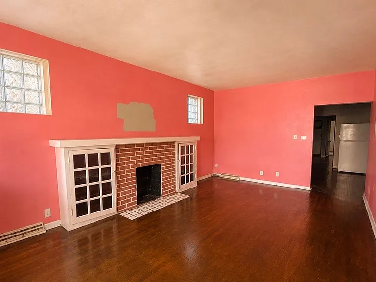 260-262 Freeport Rd — Photo 2