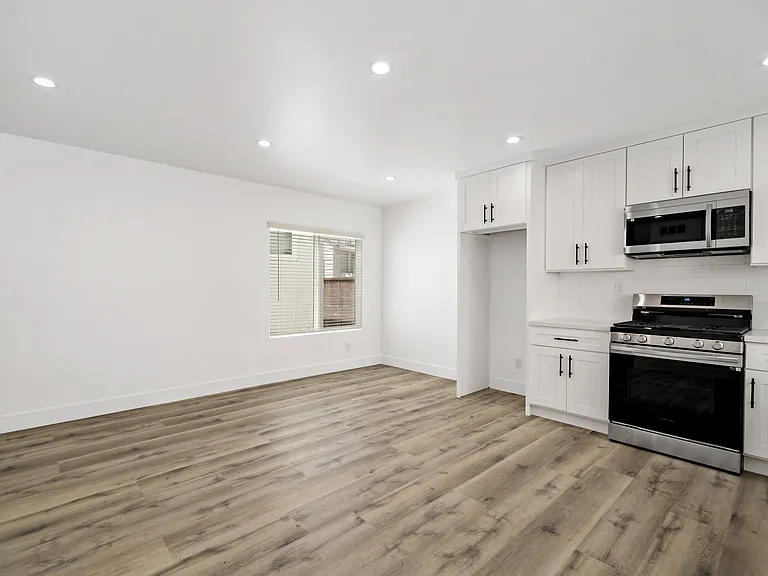 2729 Frankel St #1/2 — Photo 9