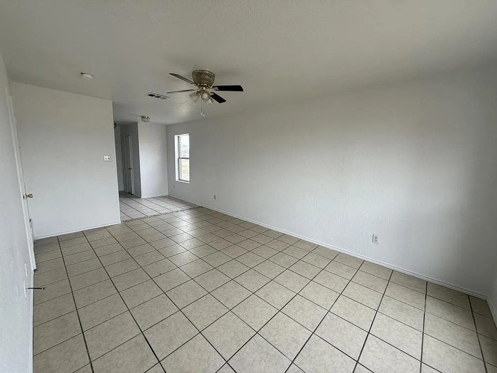 1210 Industrial Apt D — Photo 2