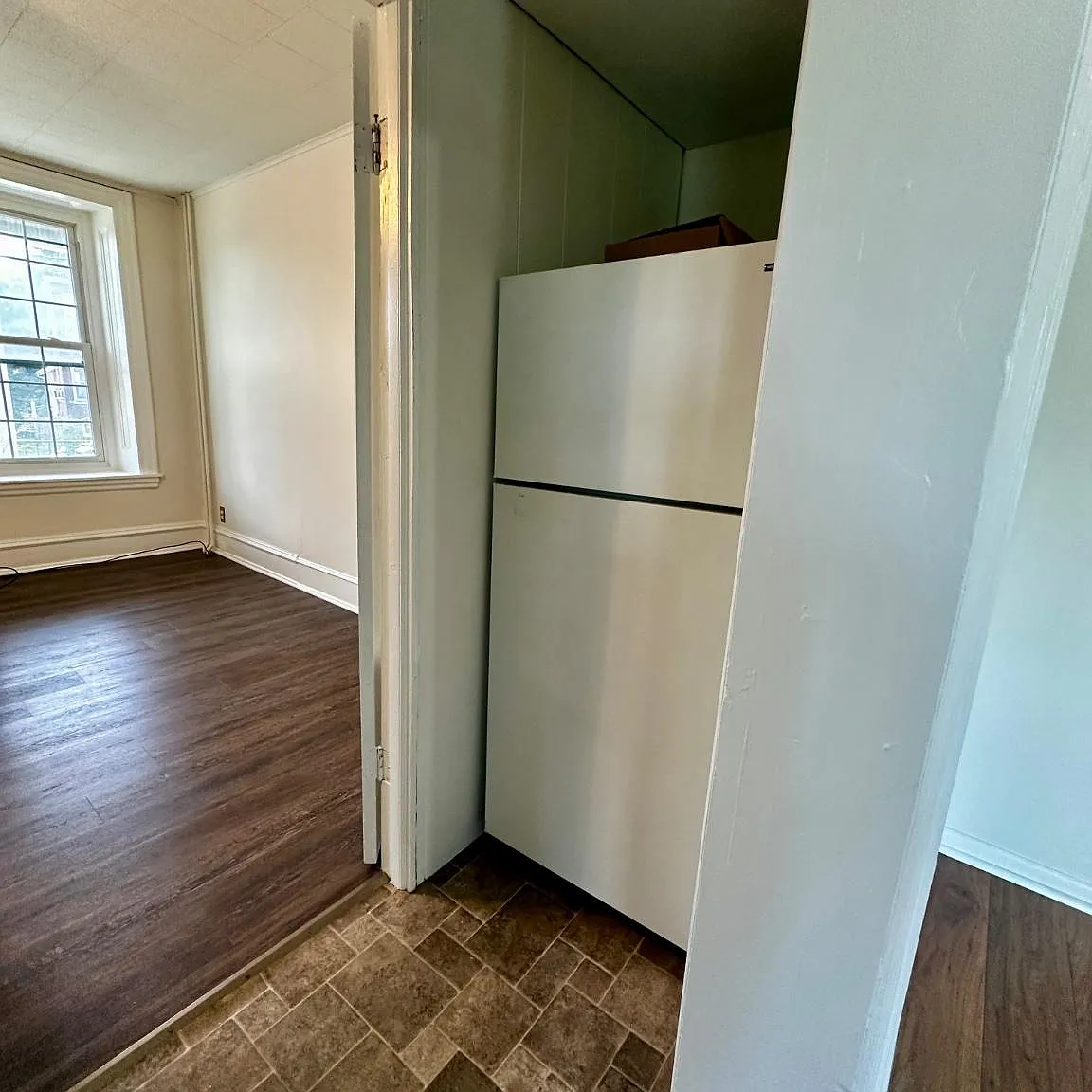 1 bed, 1.0 bath, 3329 sqft, $1,325 — Photo 4