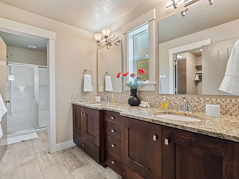 2719 E Decameron Ln — Photo 52