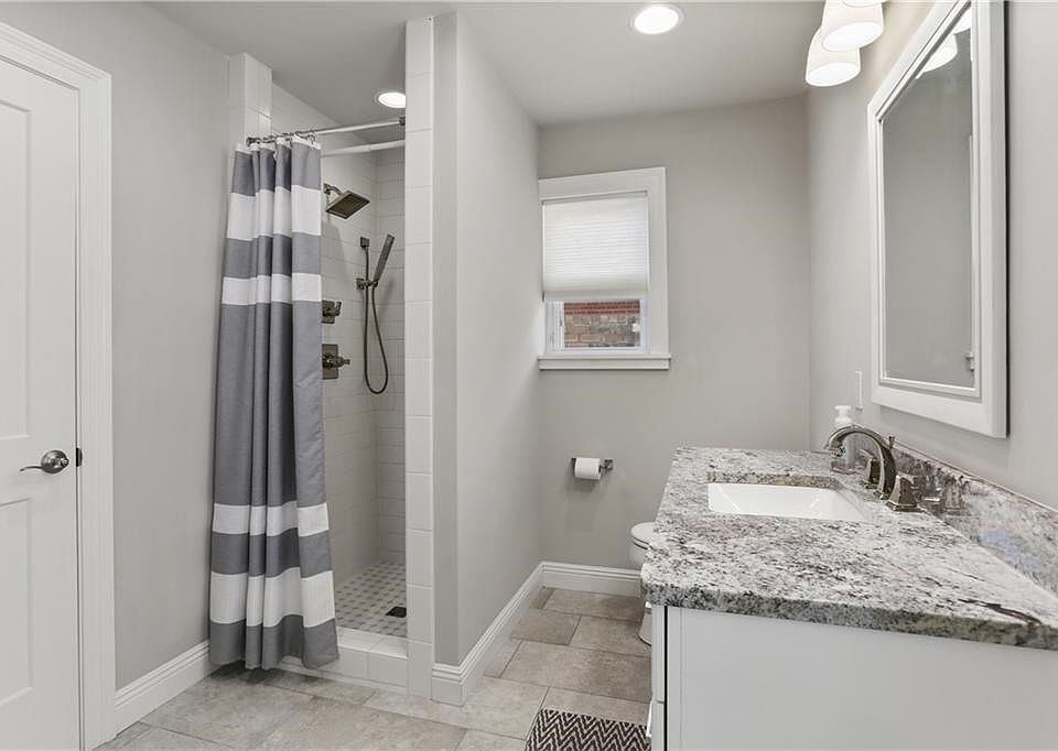 1st image of 609 Focis St
