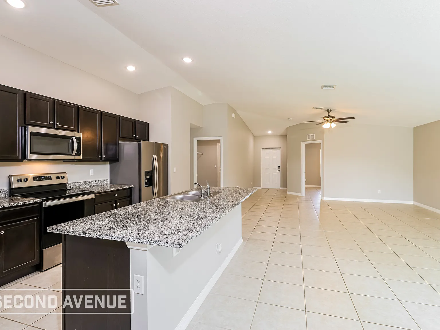 4 bed, 2.0 bath, 1833 sqft, $1,895 — Photo 3