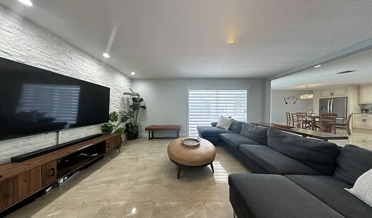 2558 Rosery Rd E — Photo 10