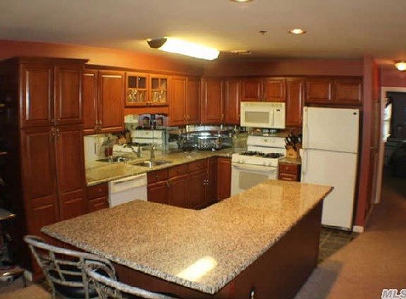 4th image of 120 Commodore Cir