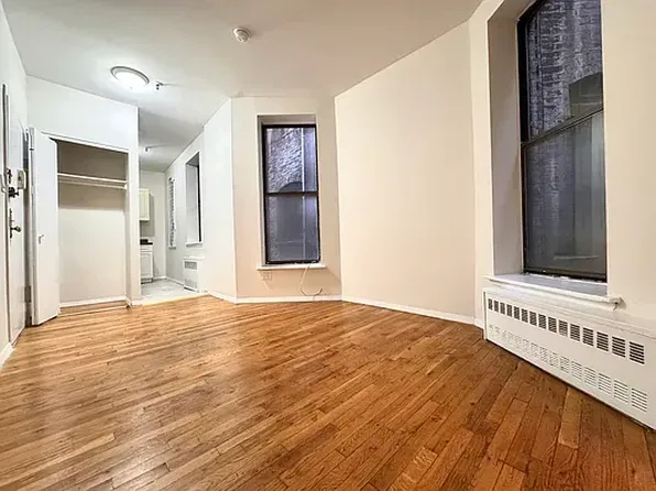 951 Amsterdam Avenue image 1 of 5