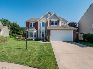 701 Jockeys Cir, Avon Lake, OH 44012