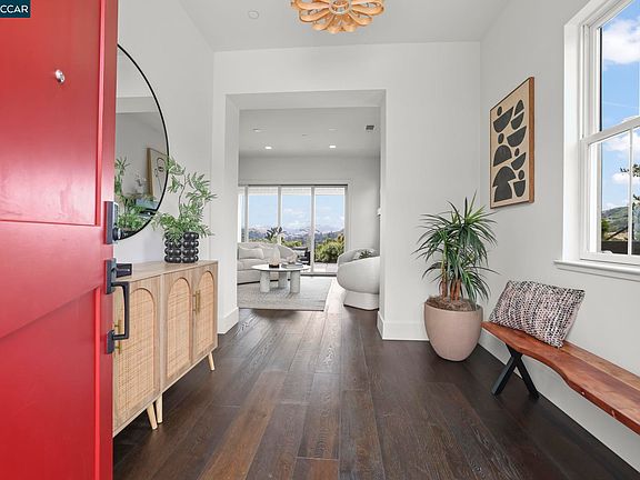 5th image of 38 Fiddleneck Way