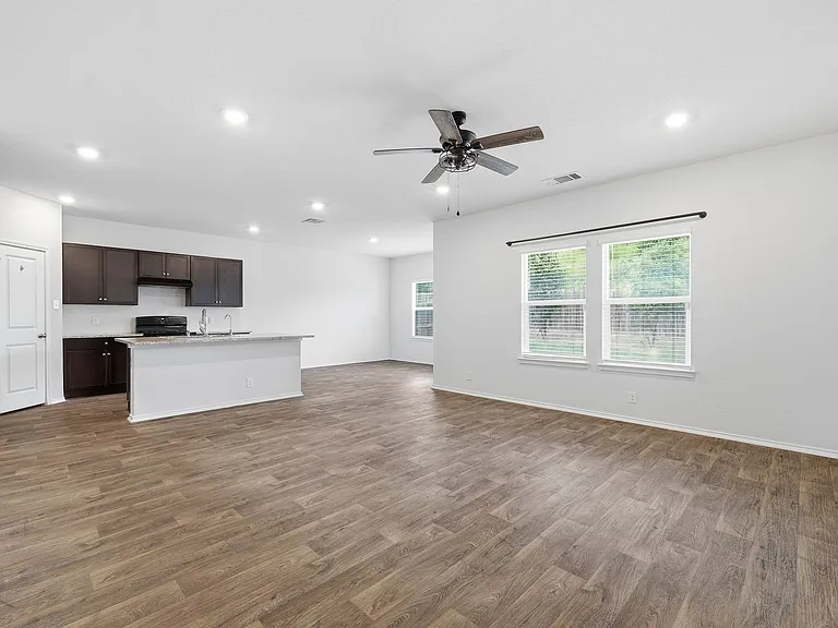 6630 Greensleeves — Photo 4