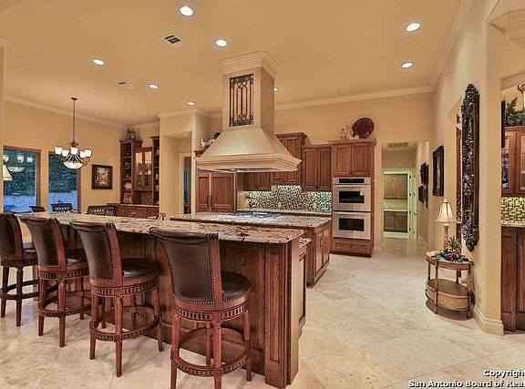5th image of 10 Venice Ct