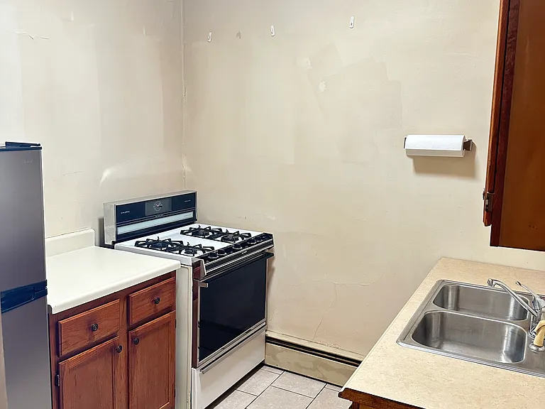 350 Main St #6 — Photo 6