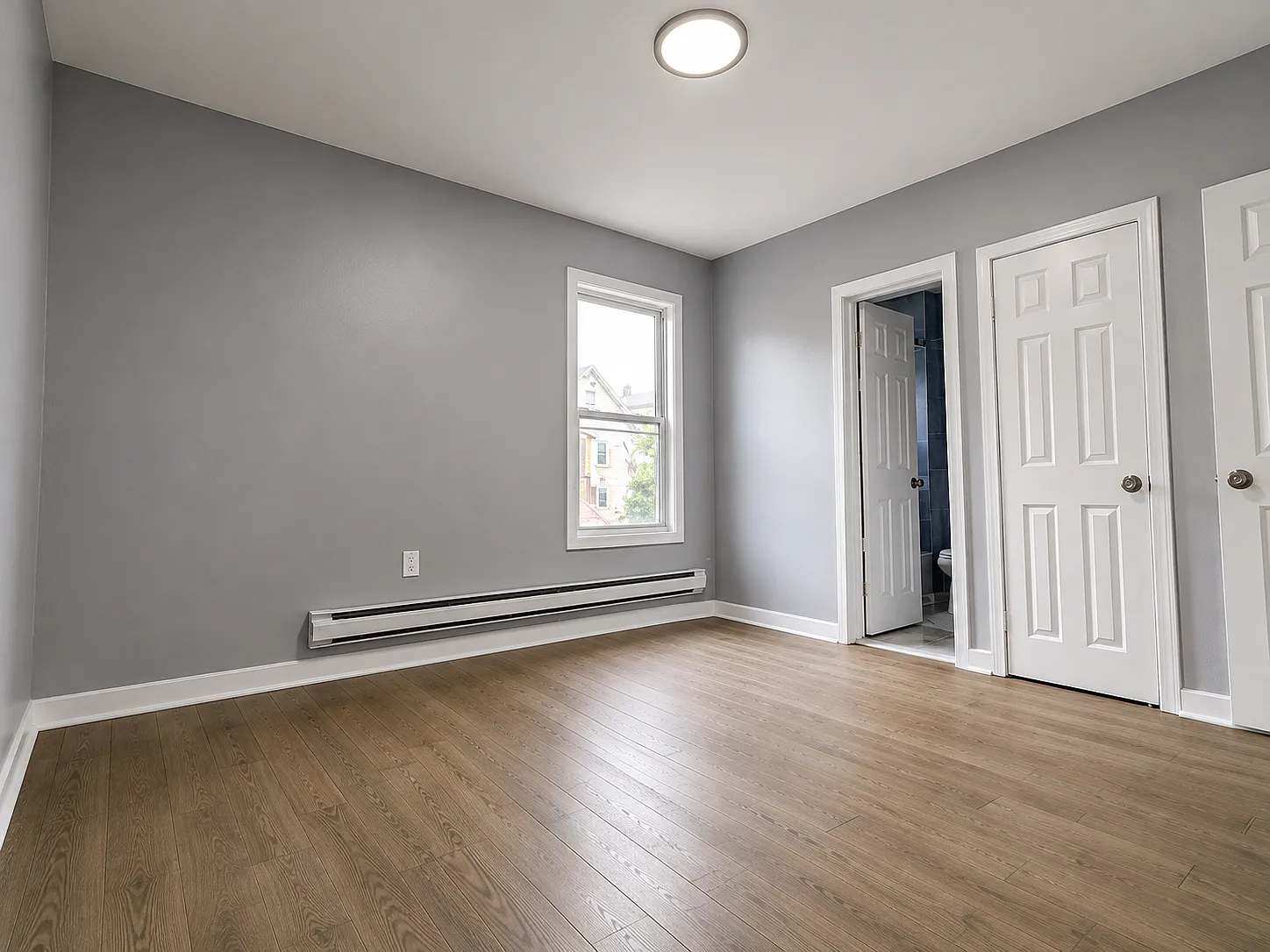 3 bed, 950 sqft, $1,800 — Photo 3