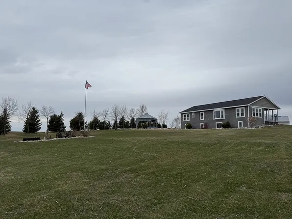 17371 220th St, Lucan, MN 56255