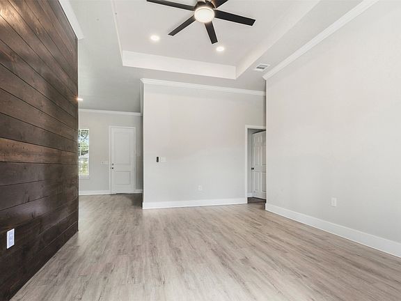 4th image of 804 S 4th St