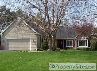 10585 Country Club Dr, Richland, MI 49083