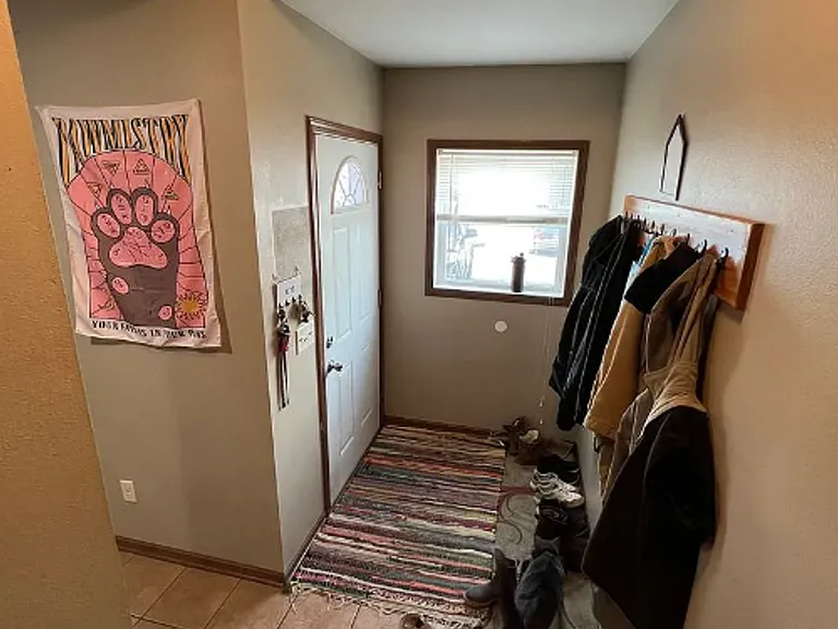 216 James Ave — Photo 5