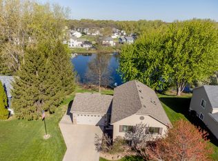 1372 Granite Ln N, Oakdale, MN 55128