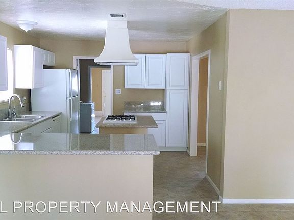 5th image of 808 Sanford Ct