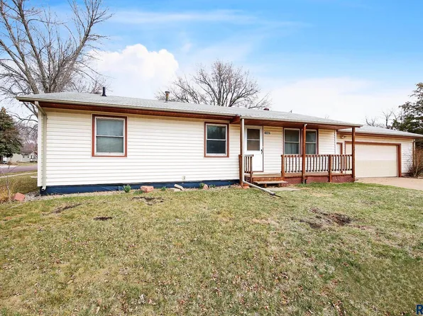 6004 W Essex Dr, Sioux Falls, SD 57106
