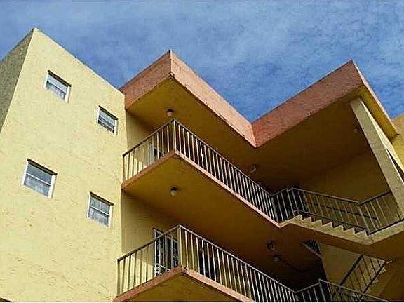 2nd image of 16750 NE 10th Ave APT 323