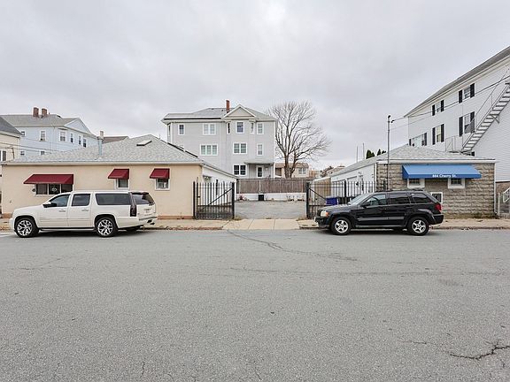 2nd image of 884 Cherry St