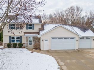 5237 White Pine Dr, Larsen, WI 54947