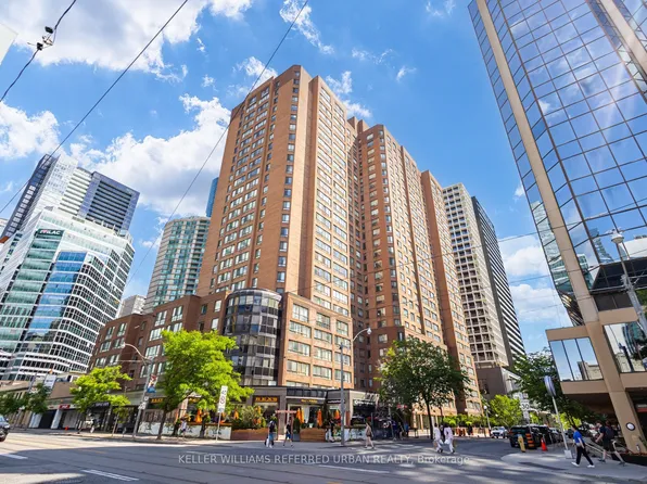 633 Bay St, Toronto, ON
