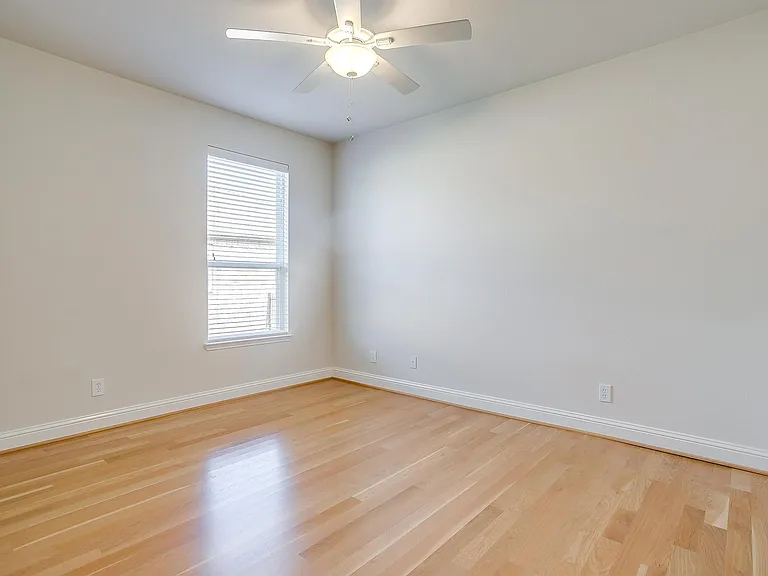 1845 Dexter Ln — Photo 18