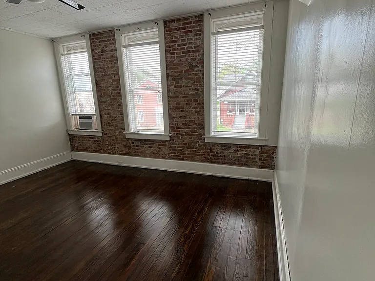 610 S Main St — Photo 16