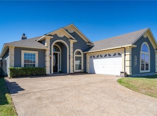 6825 Island Park Ct, Corpus Christi, TX 78414