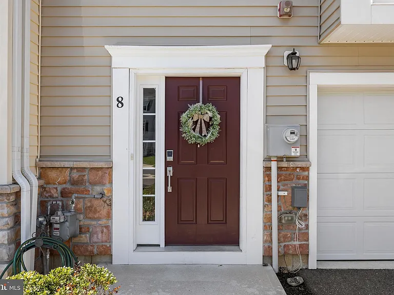 8 Iron Gate Rd — Photo 3