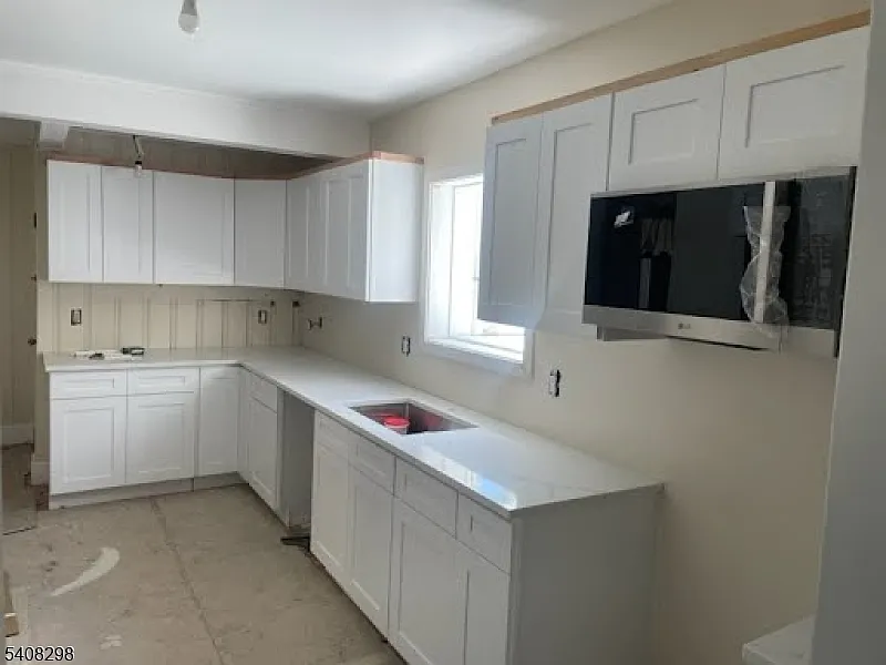 3 bed, 1.5 bath, $3,800 — Photo 2