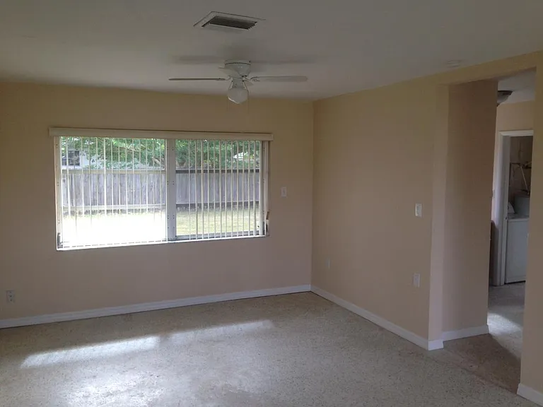 6195 Deming Ave — Photo 2