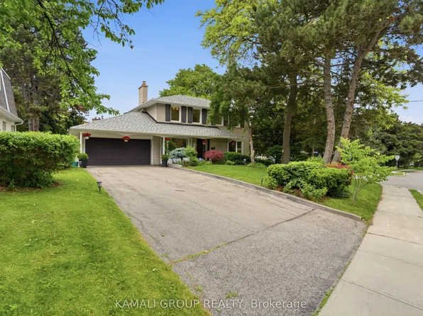 30 Blue Ridge Rd, Toronto, ON M2K 1R7