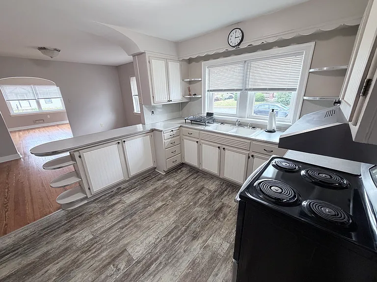 143 E Lincoln Ave — Photo 6