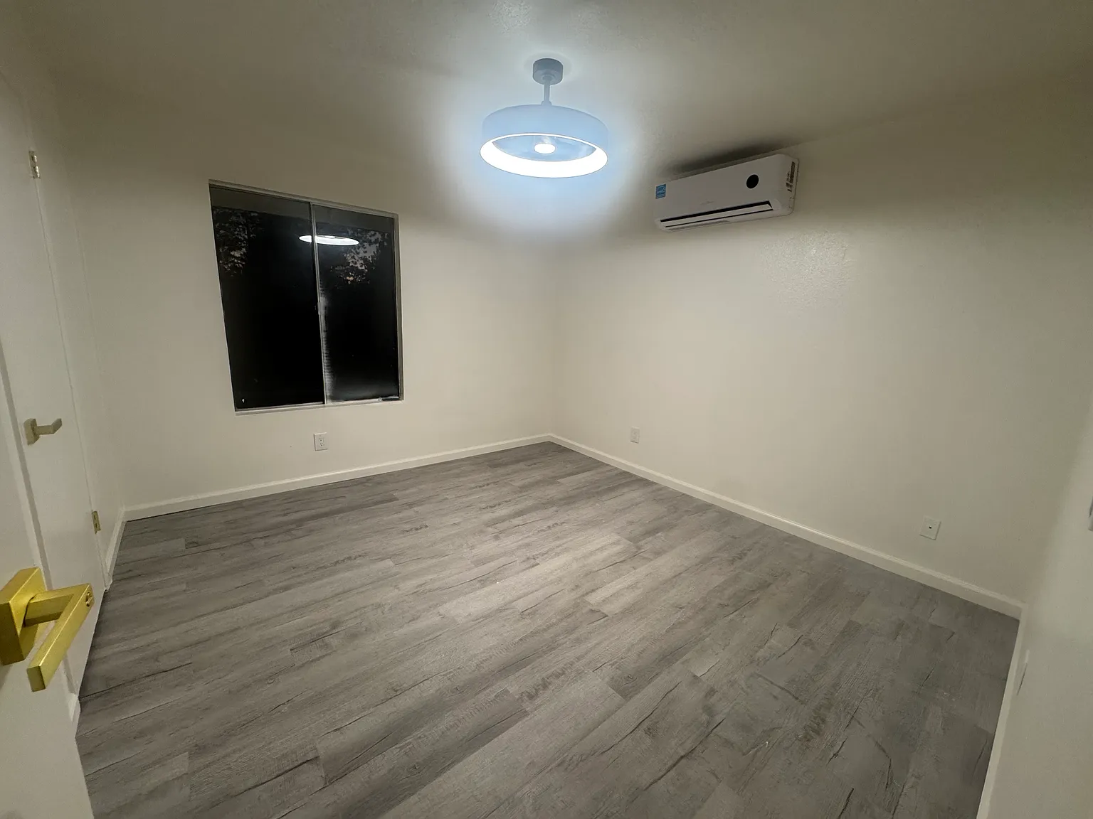 2 bed, 900 sqft, $1,600 — Photo 3