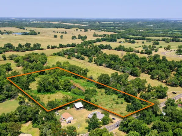 911 5th St, Honey Grove, TX 75446