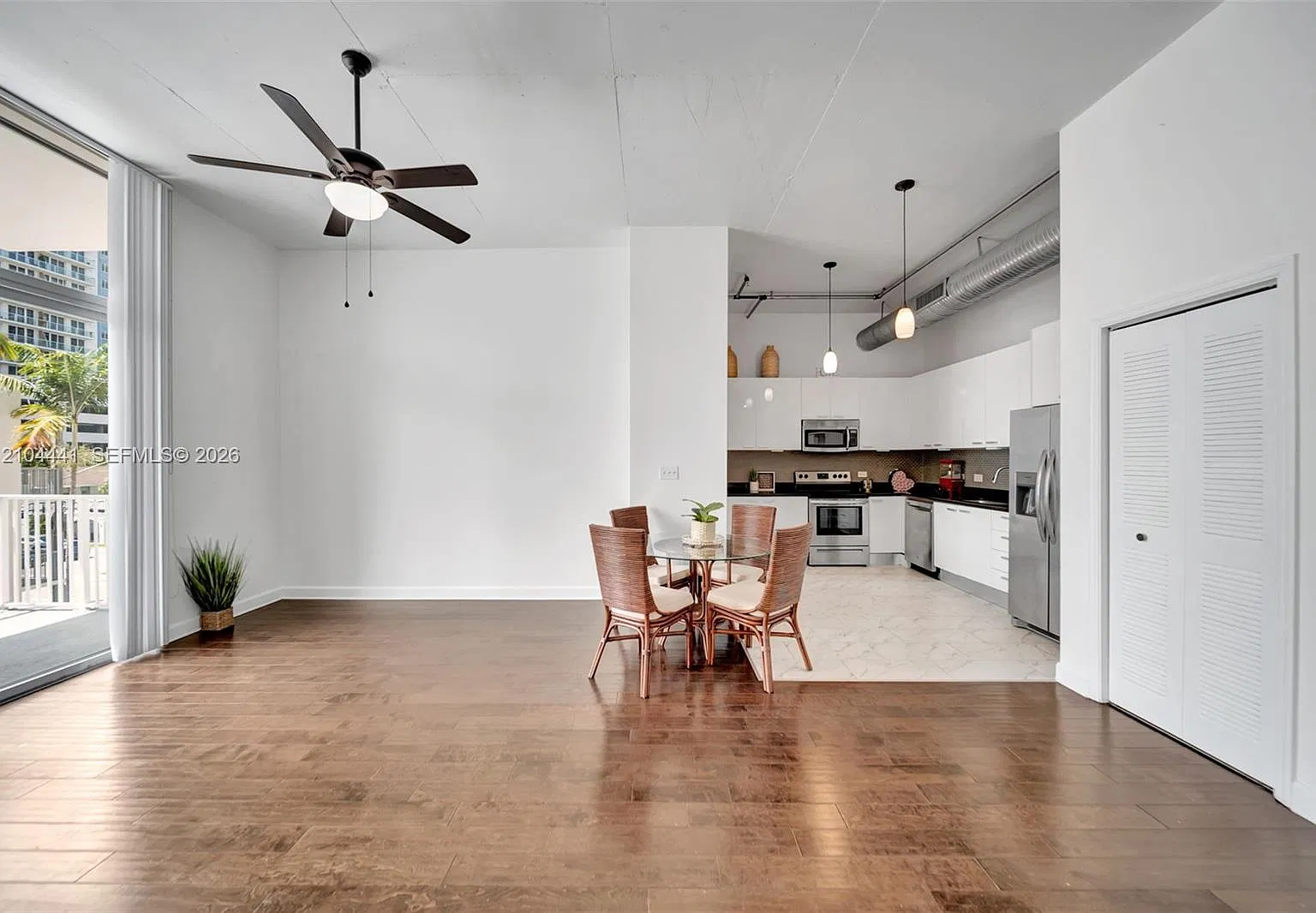 Lofts At Hollywood Statio — Photo 3
