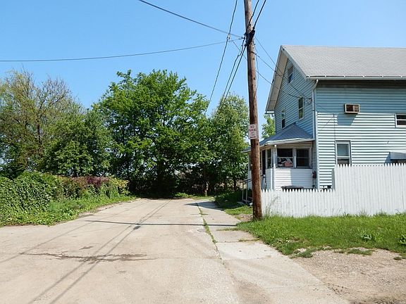 4th image of 584 Johnston Ct