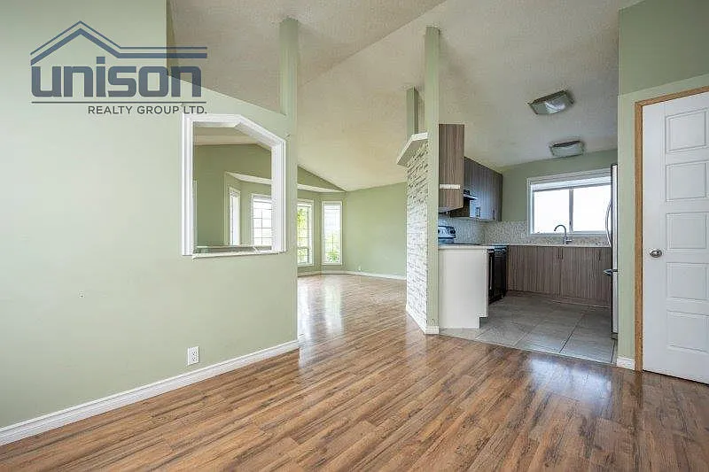 4 bed, 2.5 bath, 1053 sqft, $2,900 — Photo 3