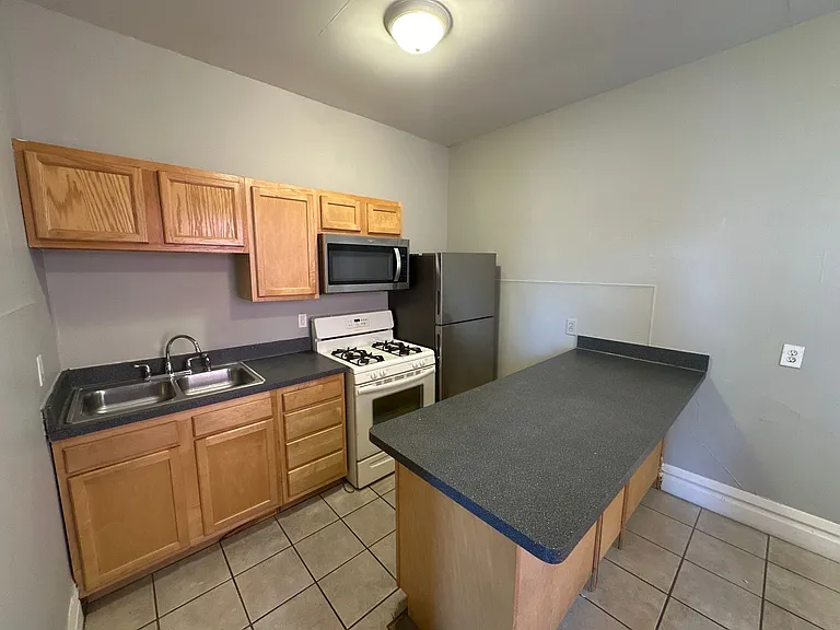 King Ave 222 MLR — Photo 3