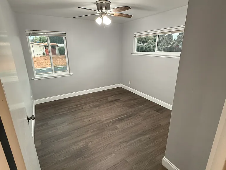 927 University Ave — Photo 6