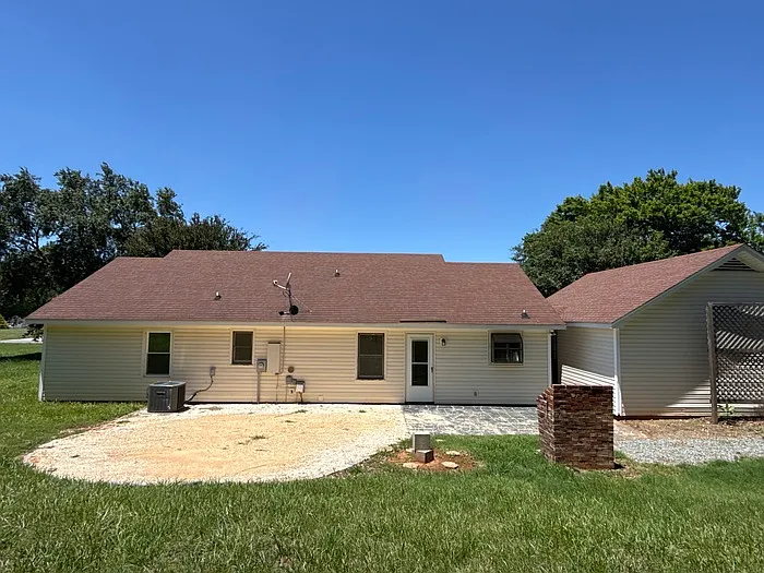 3211 Karen Ln — Photo 18